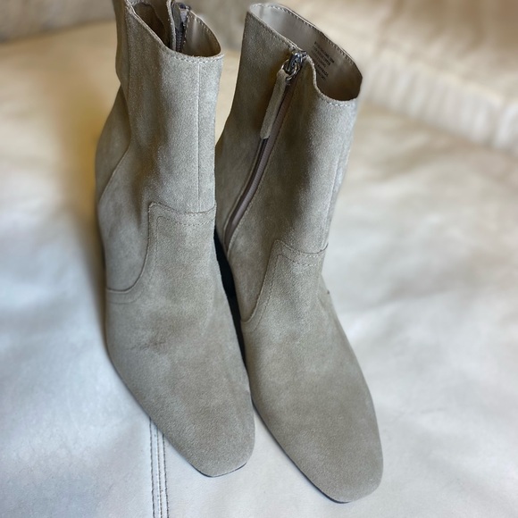 $179 NEW BLONDO Sadie Waterproof Bootie Taupe Suede Size 10 BLOCK HEEL SQAURE - Picture 6 of 14
